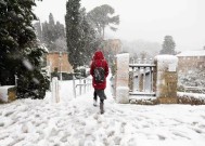 由于持续数周的恶劣天气，西班牙度假胜地将迎来大雪和风暴