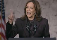 卡玛拉·哈里斯（Kamala Harris）在美国大选中认输，誓言“永远不会放弃战斗”